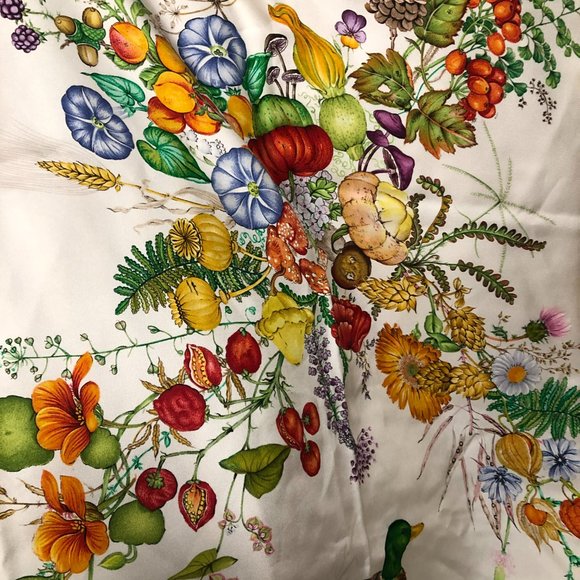 GUCCI Vintage Pheasants & Flowers Silk Scarf-Rolled/Stitched Edges - Picture 5 of 8